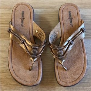 Minnetonka Silverthorne Bronze Thong Sandal sz 8